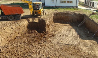 Рытье котлованов под фундамент в Курчатове – цена от 2639 руб. за м3 | 2Землекопа-Крч