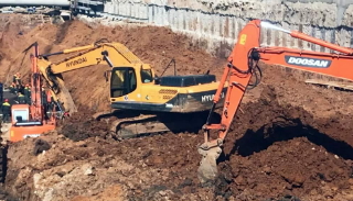 Разработка котлована экскаватором под фундамент в Курчатове — цена от 2639 руб. | 2Землекопа-Крч