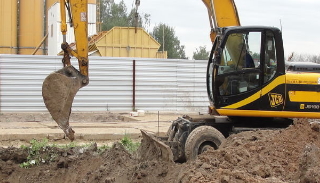 Выкопать яму экскаватором в Курчатове от 950 руб. - 2Землекопа-Крч